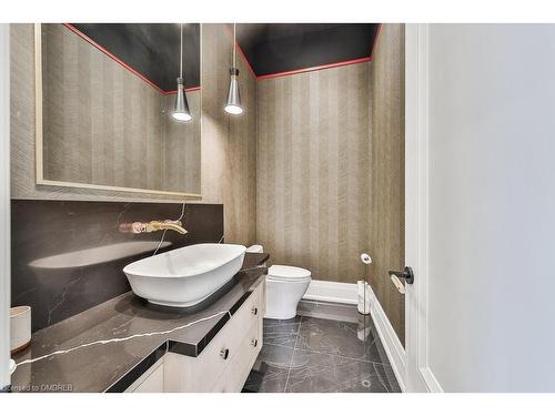 556 Fourth Line, Oakville, ON - Indoor Photo Showing Bathroom