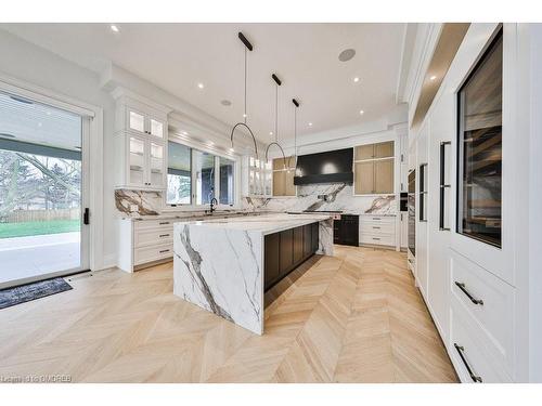 556 Fourth Line, Oakville, ON - Indoor Photo Showing Kitchen With Upgraded Kitchen