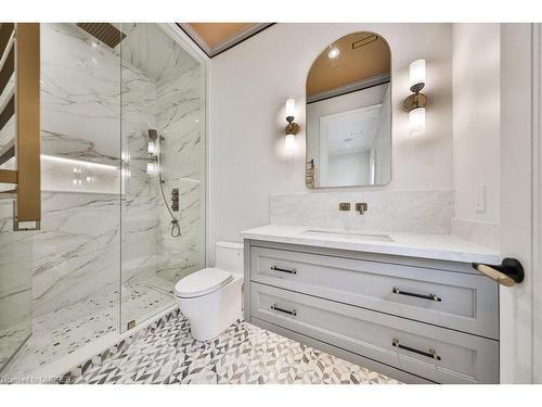 556 Fourth Line, Oakville, ON - Indoor Photo Showing Bathroom