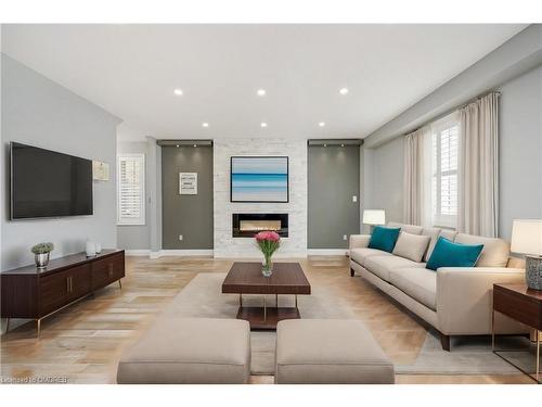 567 Sanderson Crescent, Milton, ON - Indoor Photo Showing Living Room