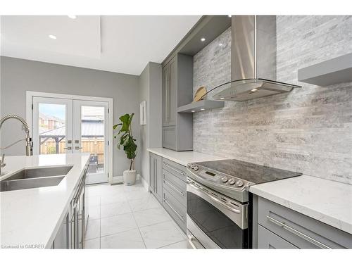 567 Sanderson Crescent, Milton, ON - Indoor Photo Showing Kitchen With Double Sink