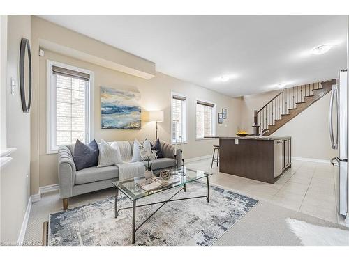 46 Hugill Way, Waterdown, ON - Indoor Photo Showing Living Room