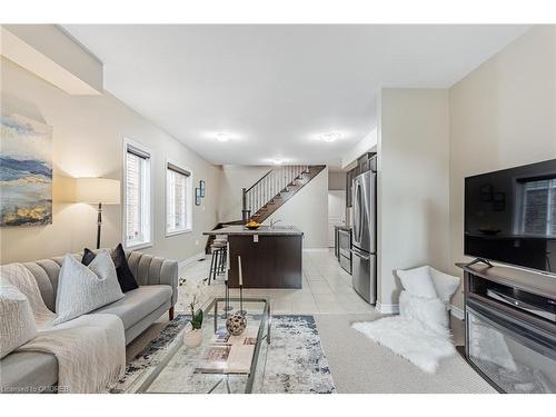 46 Hugill Way, Waterdown, ON - Indoor Photo Showing Living Room