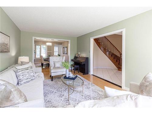 3175 Thorncrest Drive, Mississauga, ON - Indoor Photo Showing Living Room