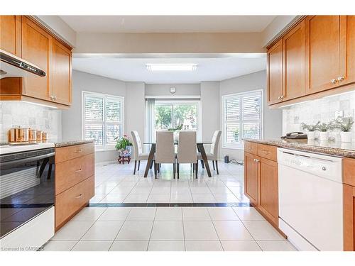 3175 Thorncrest Drive, Mississauga, ON - Indoor Photo Showing Kitchen