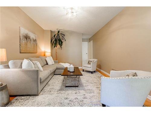 3175 Thorncrest Drive, Mississauga, ON - Indoor Photo Showing Living Room