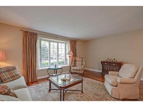 2492 Woburn Crescent, Oakville, ON - Indoor Photo Showing Living Room