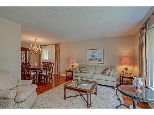 2492 Woburn Crescent, Oakville, ON - Indoor Photo Showing Living Room