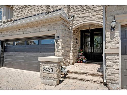 2433 Presquile Drive, Oakville, ON - Outdoor