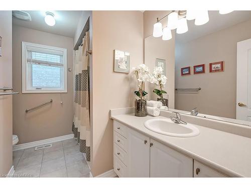 2433 Presquile Drive, Oakville, ON - Indoor Photo Showing Bathroom