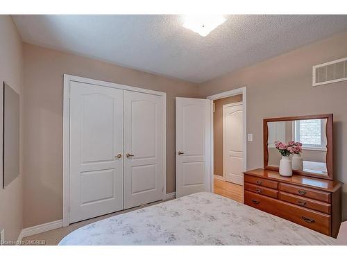 2433 Presquile Drive, Oakville, ON - Indoor Photo Showing Bedroom