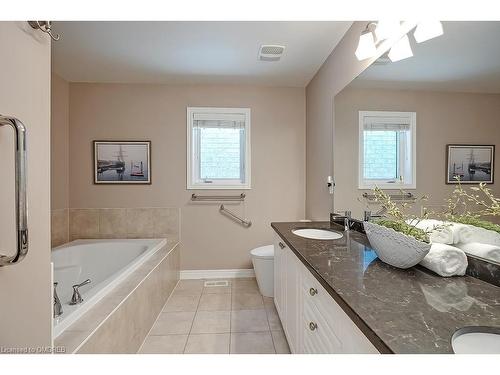 2433 Presquile Drive, Oakville, ON - Indoor Photo Showing Bathroom