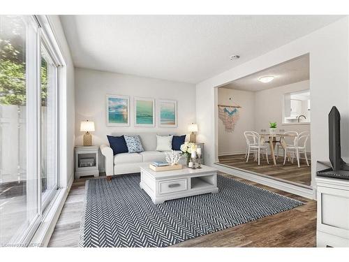 22-242 Lakeport Road, St. Catharines, ON - Indoor Photo Showing Living Room