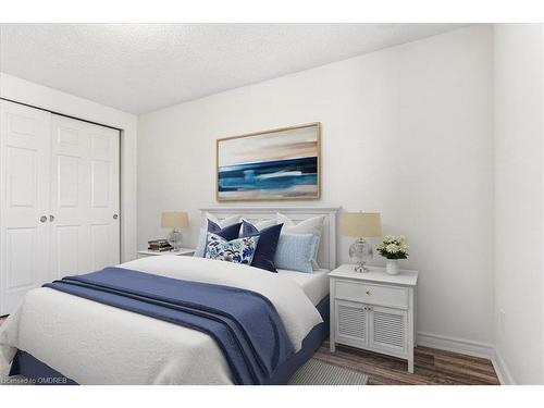 22-242 Lakeport Road, St. Catharines, ON - Indoor Photo Showing Bedroom