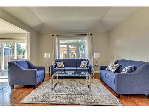 123 Coulas Crescent, Waterford, ON - Indoor Photo Showing Living Room