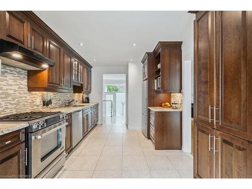 1129 Shaw Street, Oakville, ON - Indoor Photo Showing Kitchen With Upgraded Kitchen