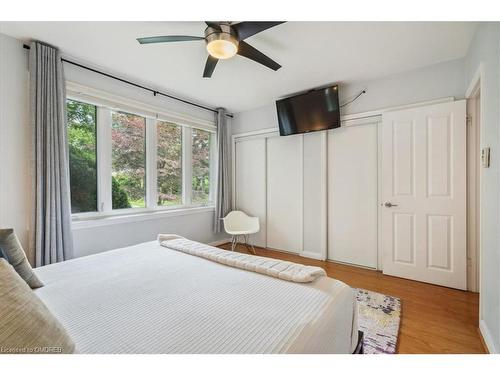 1129 Shaw Street, Oakville, ON - Indoor Photo Showing Bedroom