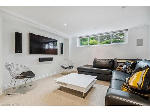 1129 Shaw Street, Oakville, ON - Indoor Photo Showing Living Room