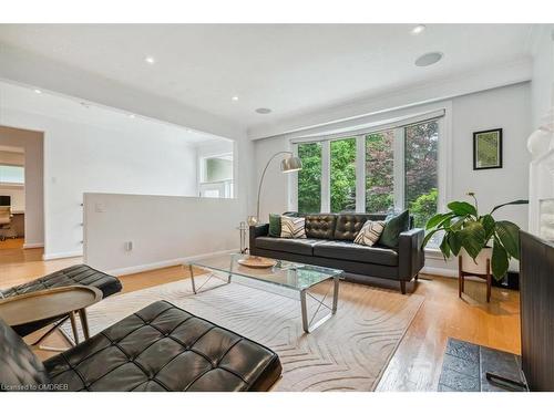 1129 Shaw Street, Oakville, ON - Indoor Photo Showing Living Room