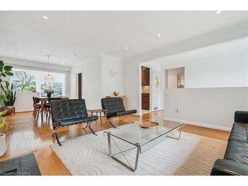 1129 Shaw Street, Oakville, ON - Indoor Photo Showing Living Room