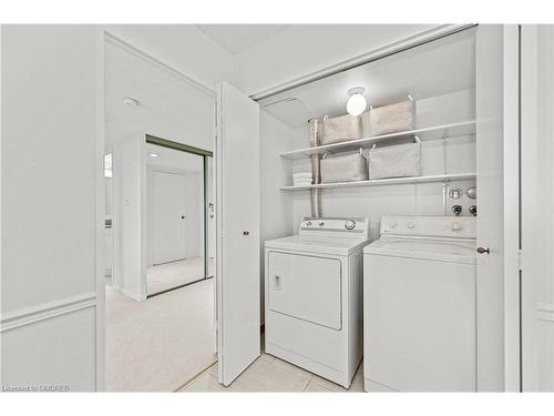 1106-2185 Marine Drive, Oakville, ON - Indoor Photo Showing Laundry Room