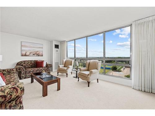 1106-2185 Marine Drive, Oakville, ON - Indoor Photo Showing Living Room