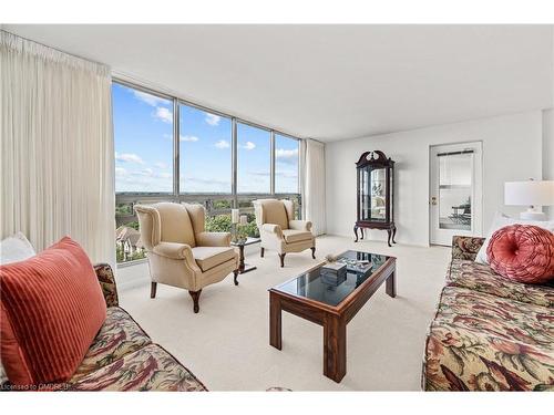 1106-2185 Marine Drive, Oakville, ON - Indoor Photo Showing Living Room