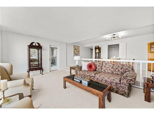 1106-2185 Marine Drive, Oakville, ON - Indoor Photo Showing Living Room