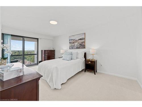 1106-2185 Marine Drive, Oakville, ON - Indoor Photo Showing Bedroom