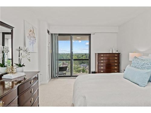 1106-2185 Marine Drive, Oakville, ON - Indoor Photo Showing Bedroom