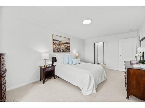 1106-2185 Marine Drive, Oakville, ON - Indoor Photo Showing Bedroom