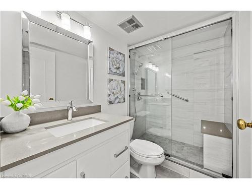 1106-2185 Marine Drive, Oakville, ON - Indoor Photo Showing Bathroom