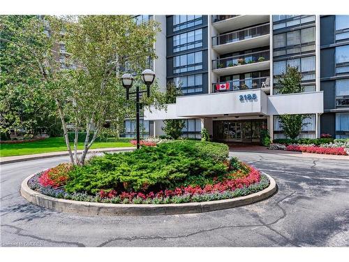 1106-2185 Marine Drive, Oakville, ON - Outdoor