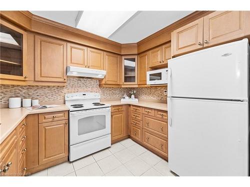 1106-2185 Marine Drive, Oakville, ON - Indoor Photo Showing Kitchen