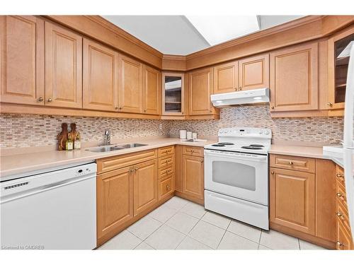 1106-2185 Marine Drive, Oakville, ON - Indoor Photo Showing Kitchen With Double Sink