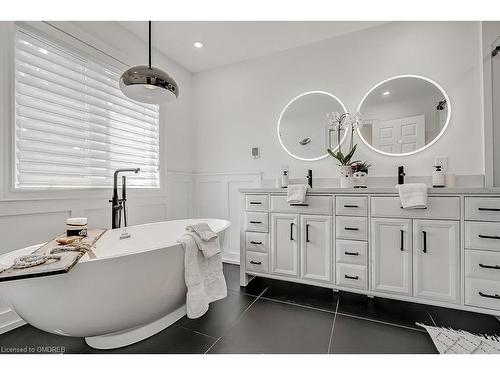 2-128 Morden Road, Oakville, ON - Indoor Photo Showing Bathroom