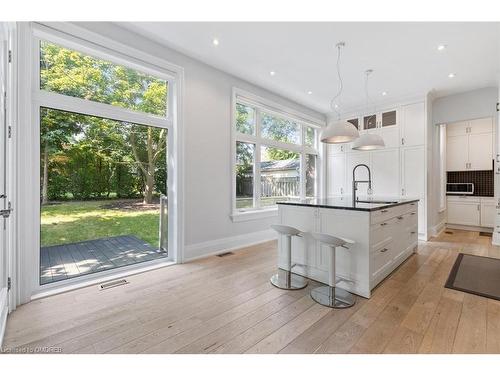 2209 Sloane Drive, Oakville, ON - Indoor Photo Showing Kitchen