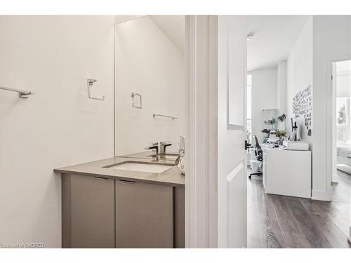 248-2481 Taunton Road Road, Oakville, ON - Indoor Photo Showing Bathroom