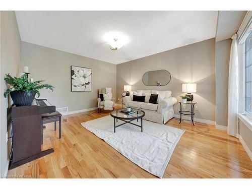 227 Farley Drive, Guelph, ON - Indoor Photo Showing Living Room