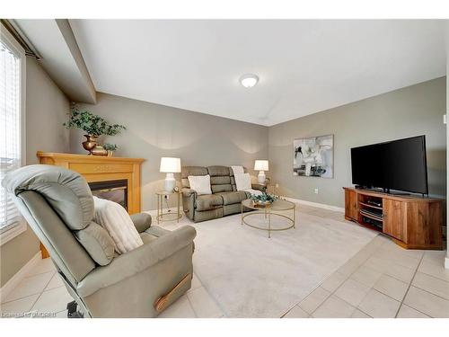 227 Farley Drive, Guelph, ON - Indoor Photo Showing Living Room