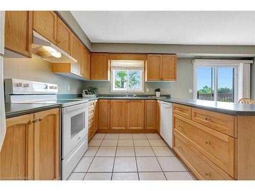 227 Farley Drive, Guelph, ON - Indoor Photo Showing Kitchen