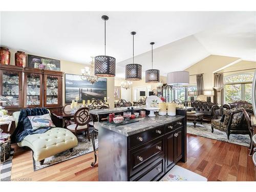 18 Martha Court, Fenwick, ON - Indoor Photo Showing Dining Room