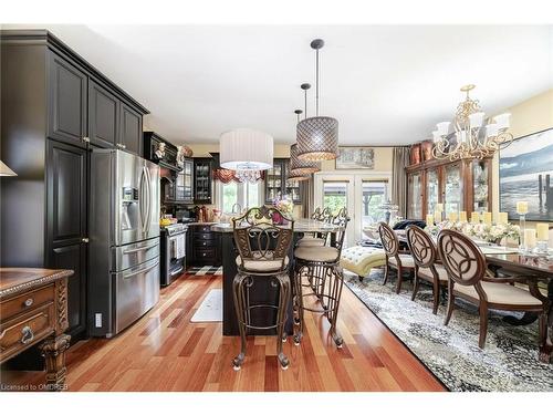 18 Martha Court, Fenwick, ON - Indoor Photo Showing Kitchen