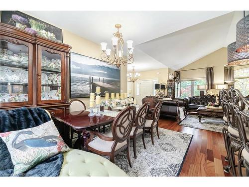 18 Martha Court, Fenwick, ON - Indoor Photo Showing Dining Room