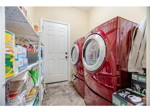 18 Martha Court, Fenwick, ON - Indoor Photo Showing Other Room