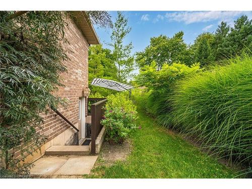 18 Martha Court, Fenwick, ON - Indoor Photo Showing Other Room