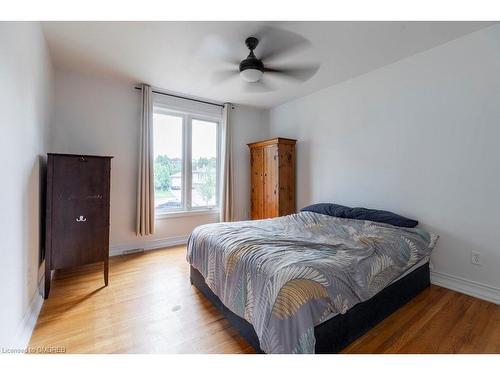 4018 Kingston Court, Burlington, ON - Indoor Photo Showing Bedroom