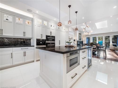 212 Lakeside Avenue, Burlington, ON - Indoor Photo Showing Kitchen With Upgraded Kitchen