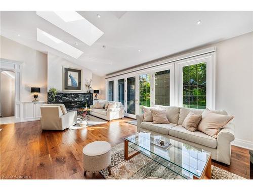 212 Lakeside Avenue, Burlington, ON - Indoor Photo Showing Living Room