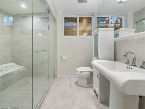 212 Lakeside Avenue, Burlington, ON - Indoor Photo Showing Bathroom